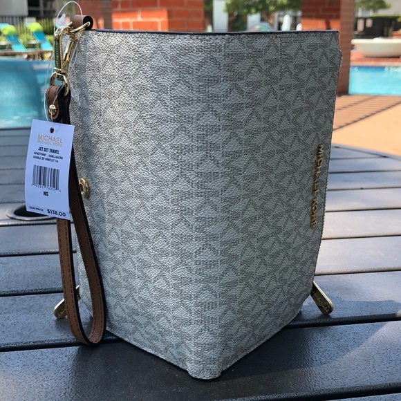 Michael Kors Jet Set Double Zip Phone Wristlet - Picture 6 of 8